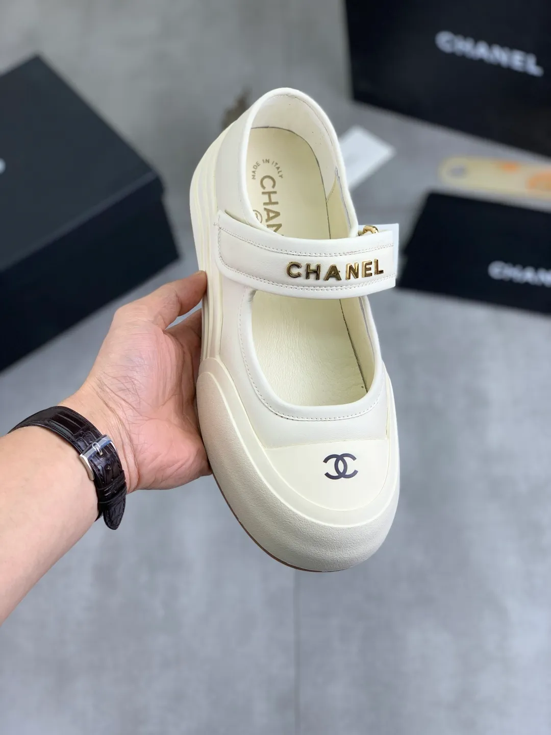 Men's men's shoes 💰P562 new high quality Chanel 25k spring counter new top quality [proud] This boot is really a lucky star for small people, thick sole 5cma more refined rhombus, slim legs, the key is very comfortable upper foot: imported cowhide lining: sheepskin lining outsole: genuine molded tpu outsole ~ 5cm heel height Color: 3️⃣ colors available Size: 35-40 (41 made to order, non-refundable)